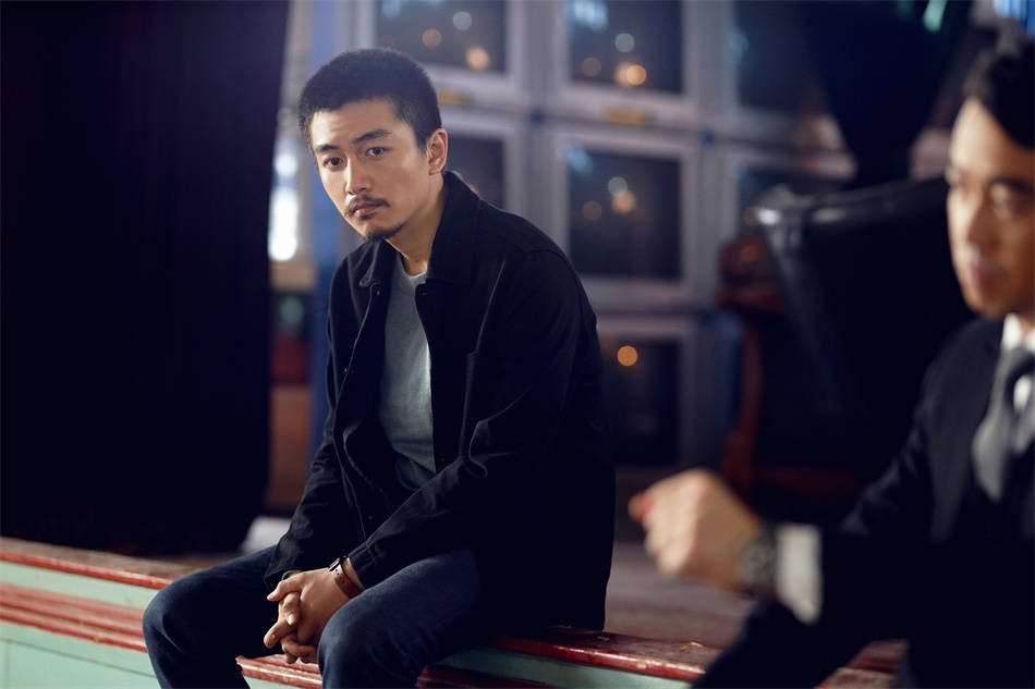 演技|《突围》临近大结局，给演员演技做个排行，靳东只能屈居第三