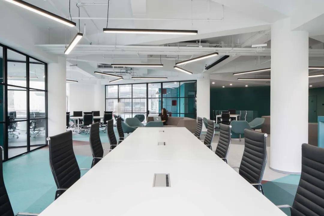 总说国内办公室太low？国内知名大厂第一个不服！