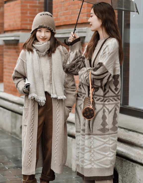 姐妹 冬天了怎么穿？建议和姐妹安排上“闺蜜装”，出街回头率百分百！