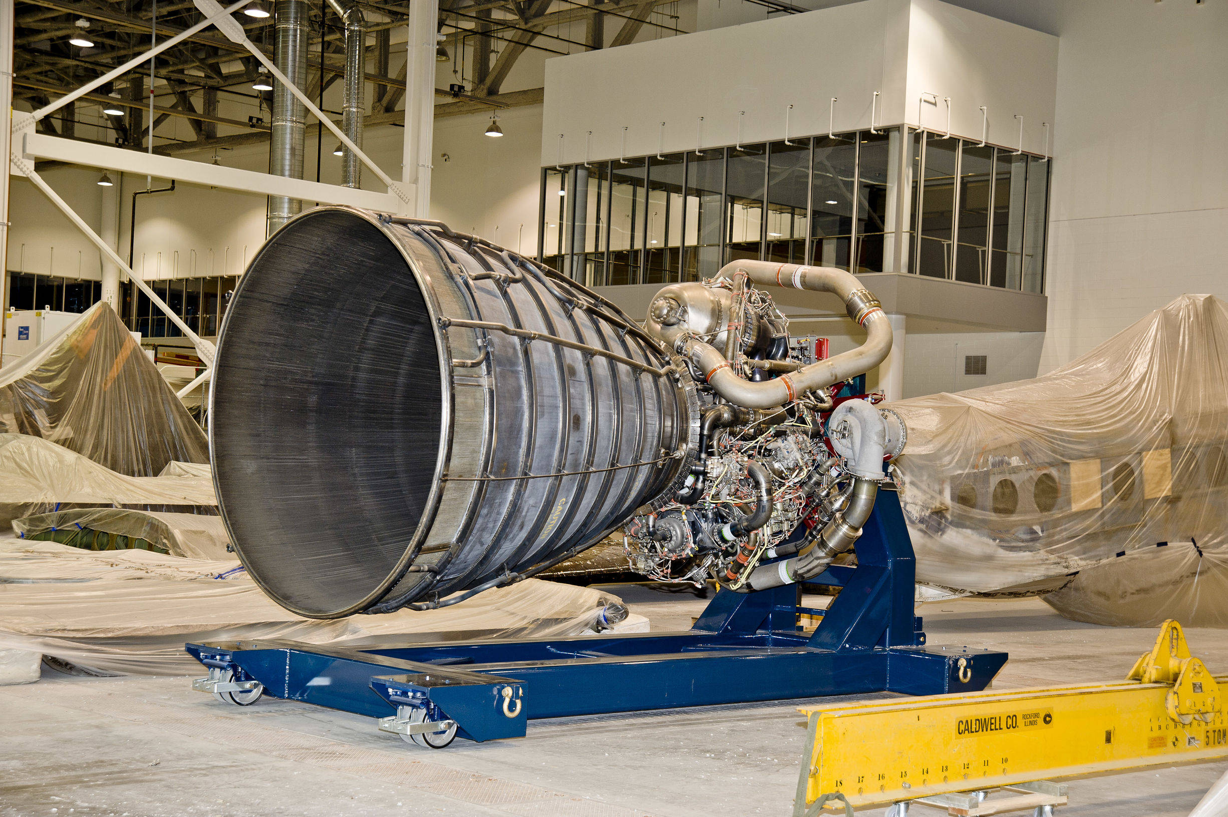 原创能产生40万磅推力的航天飞机分级燃烧氢氧发动机构造简介