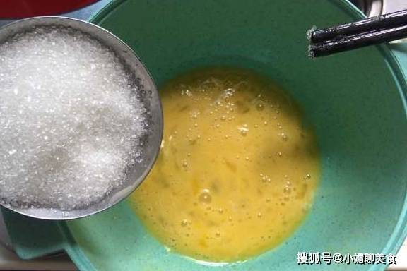 做法|自制脆皮蛋糕，筷子搅一搅，不用发酵，不用烤箱，5分钟就能吃