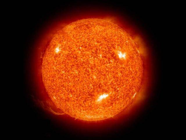 太阳表层温度5500℃，什么材料可以抵御如此高温？磁场可以吗