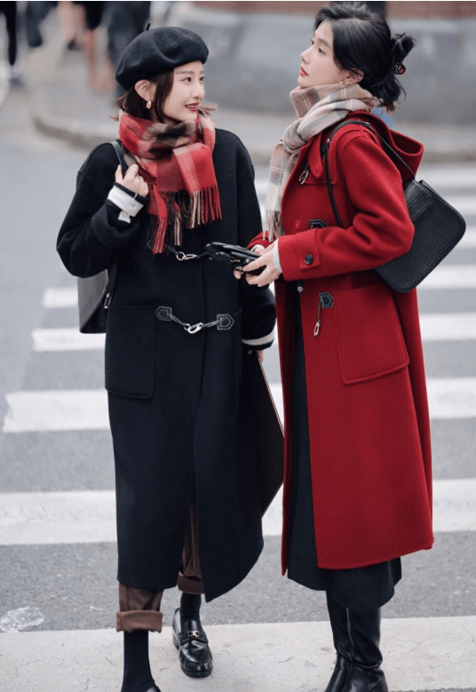 姐妹 冬天了怎么穿？建议和姐妹安排上“闺蜜装”，出街回头率百分百！