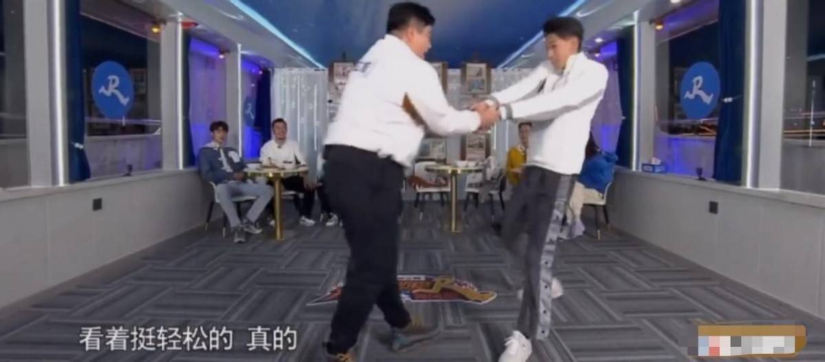 邓超|新《跑男》出现邓超海报,邓超和李晨连线,baby一声哥让粉丝泪奔!