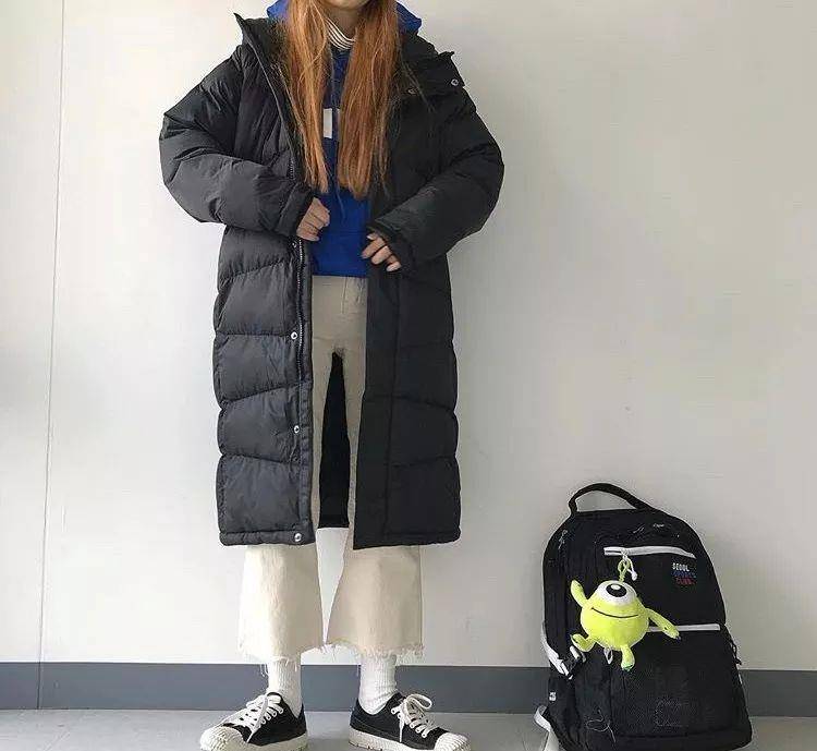 姐妹 今冬流行“靴子＋阔腿裤，卫衣＋羽绒服”，这么穿活该你美！