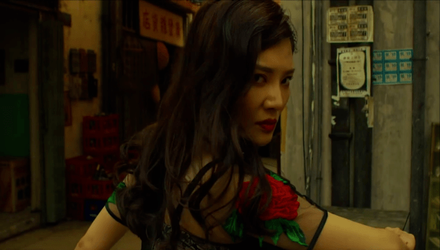 大嫂|“大嫂专业户”徐冬冬新片造型火辣，打戏精彩，但槽点很多！