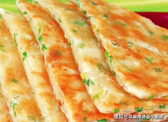 蔥花|早餐別再吃油條了，教你做營(yíng)養(yǎng)又美味的蔥油餅，又香又脆真好吃！