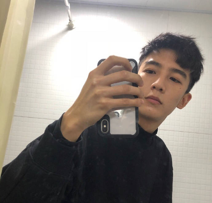 臨床醫生，碩士在讀，熱愛健身的時尚小狼狗，滿身精肌帥氣逼人！ 健身減肥達人 第6张