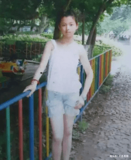 白甜|初中毕业去打工，出道两年登上福布斯名人榜，杨超越真是傻白甜？