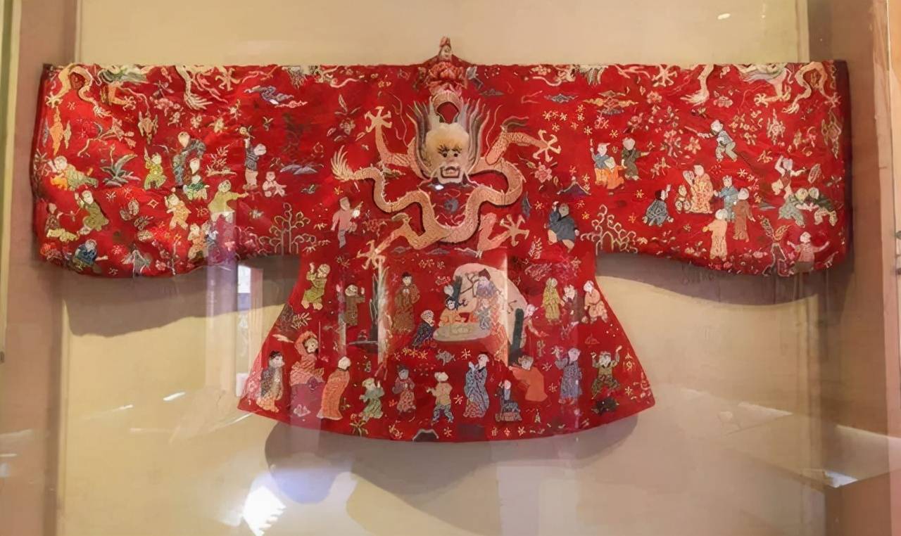 明定陵出土百子衣,上面有个古老游戏,因三个原因游戏已经消失了_刺绣