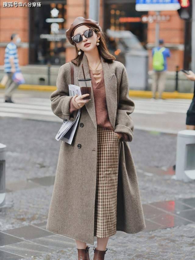 棕色 优雅女人会穿“大衣”更有气质，不老气、不扮嫩，这才是最好状态