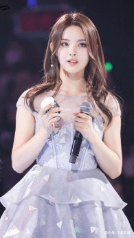 白甜|初中毕业去打工，出道两年登上福布斯名人榜，杨超越真是傻白甜？