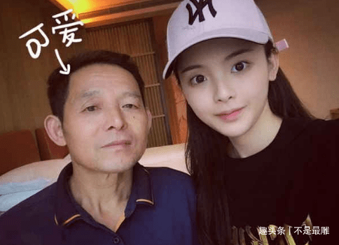 白甜|初中毕业去打工，出道两年登上福布斯名人榜，杨超越真是傻白甜？