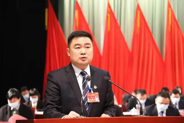 崇阳县旗帜鲜明地向不良作风亮剑宣战