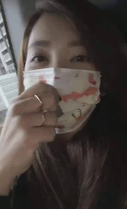 无名指|好事将近？梁静茹公开恋情后大唱情歌，无名指钻戒吸睛