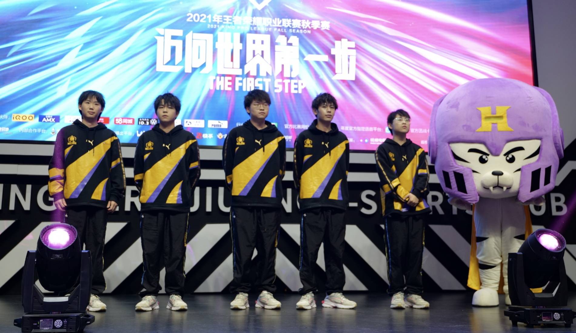 hero从十一连败到冠军,到底有多远?其实只有一个久哲的距离_战队