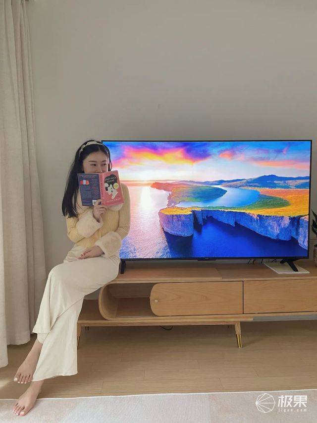 时尚博主的灵感之光！荣耀智慧屏X2：开机秒入画精致度满分