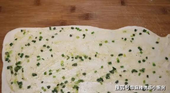 蔥花|早餐別再吃油條了，教你做營(yíng)養(yǎng)又美味的蔥油餅，又香又脆真好吃！
