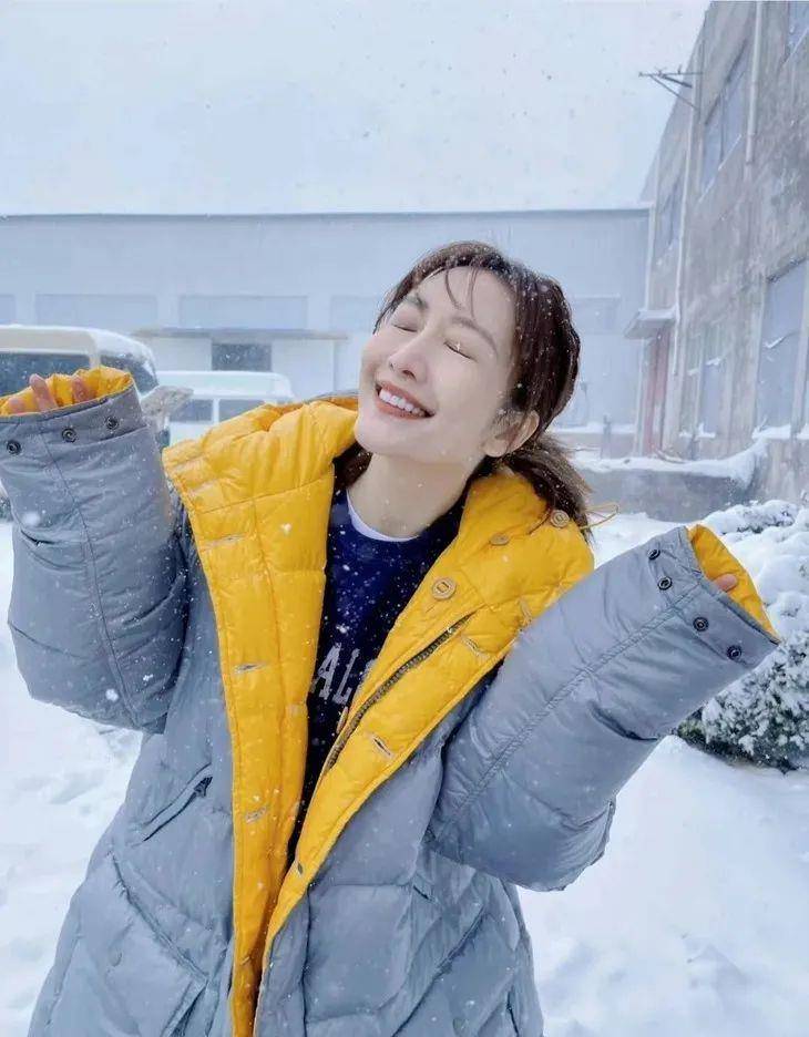 雪地FUNFUN而谈｜女明星初雪拍照秘籍，我全都有