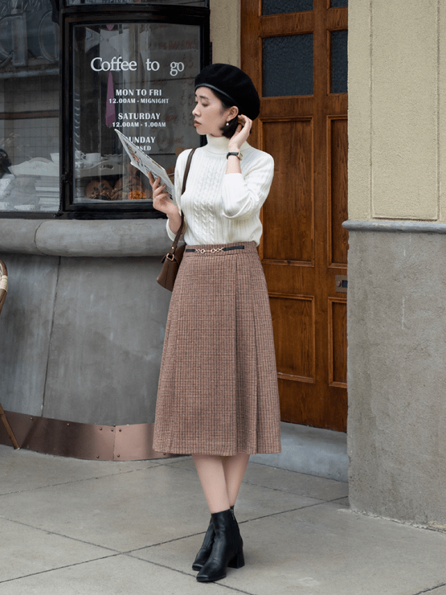 下半身 不管穿大衣还是针织衫，下半身尽量搭“格纹裙”，复古时髦还显瘦