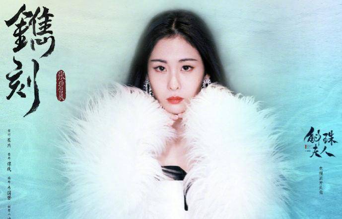 并且,巧合的是,张碧晨也曾在2017年,与杨宗纬一起,共同为由杨幂