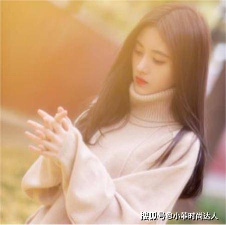 领口处 被鞠婧祎的穿搭甜到了，甜美可爱元气十足，穿什么都洋气又好看