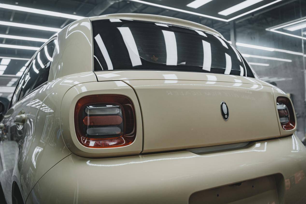 欧拉黑猫贴改色膜卡其米兰好看吗