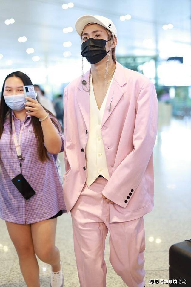 进行 浅粉、深粉都有吸引力，选择粉色服饰穿搭，满足你的少女心