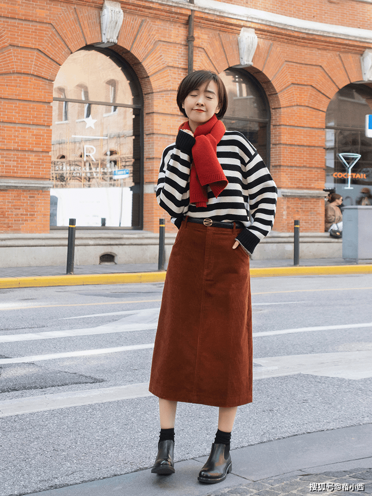 颜色 冬天建议30+女性多穿“半身裙”，选这4款就够了，搭配起来很优雅