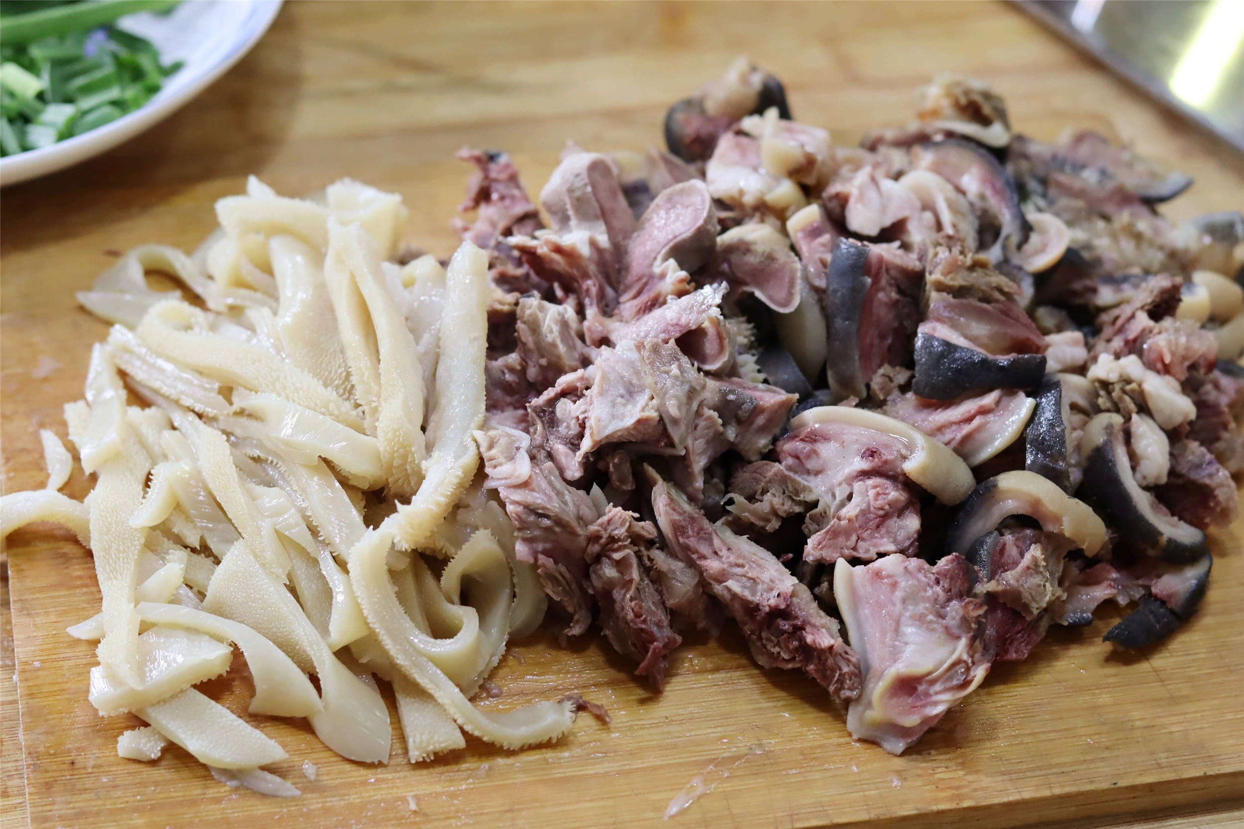 炖羊杂汤切记2样食材不能少放羊杂汤奶白浓郁膻味小味道鲜