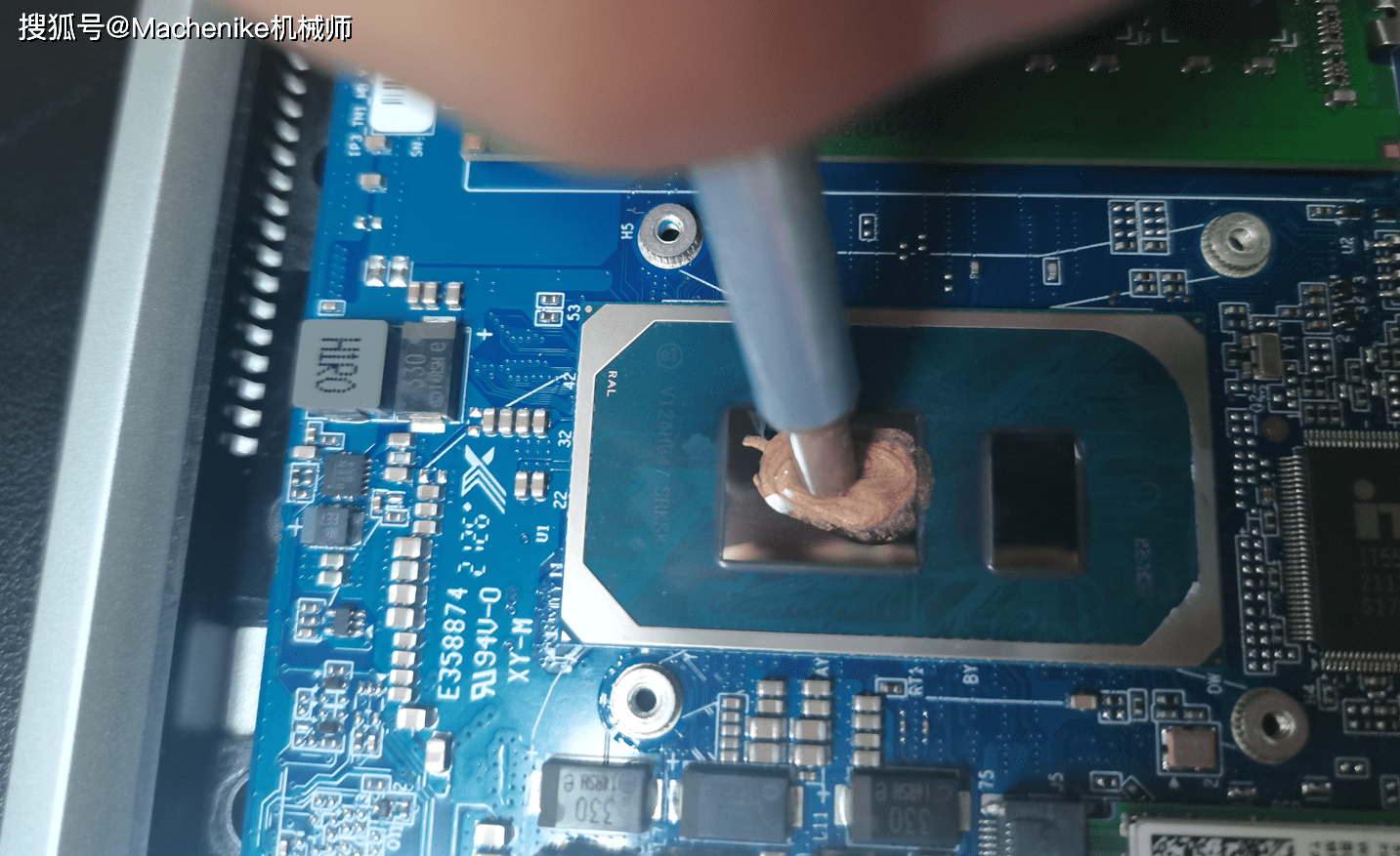 高性价比的轻薄本机械师创物者14拆机清灰教程