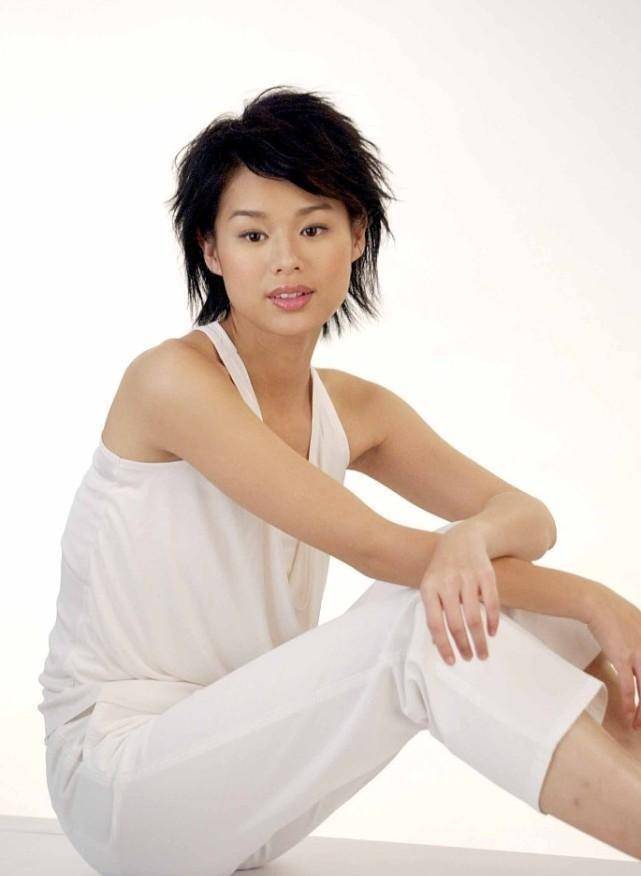 系列 胡杏儿年轻的时候很独特，长相很有辨识度，不愧是“港姐冠军”