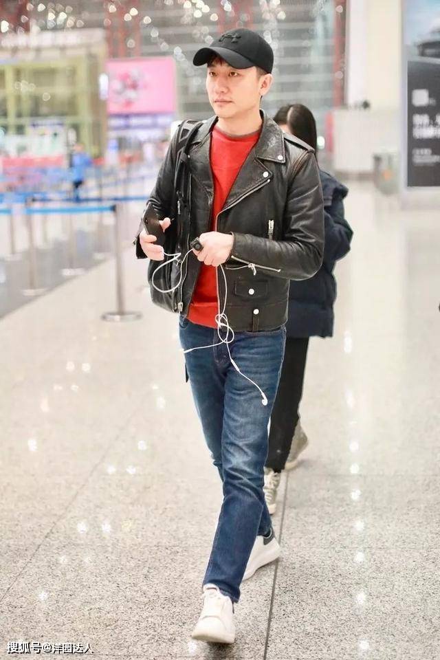 运动鞋 34岁黄轩开启巴黎看秀之旅，飞行夹克+运动鞋，造型实用时髦