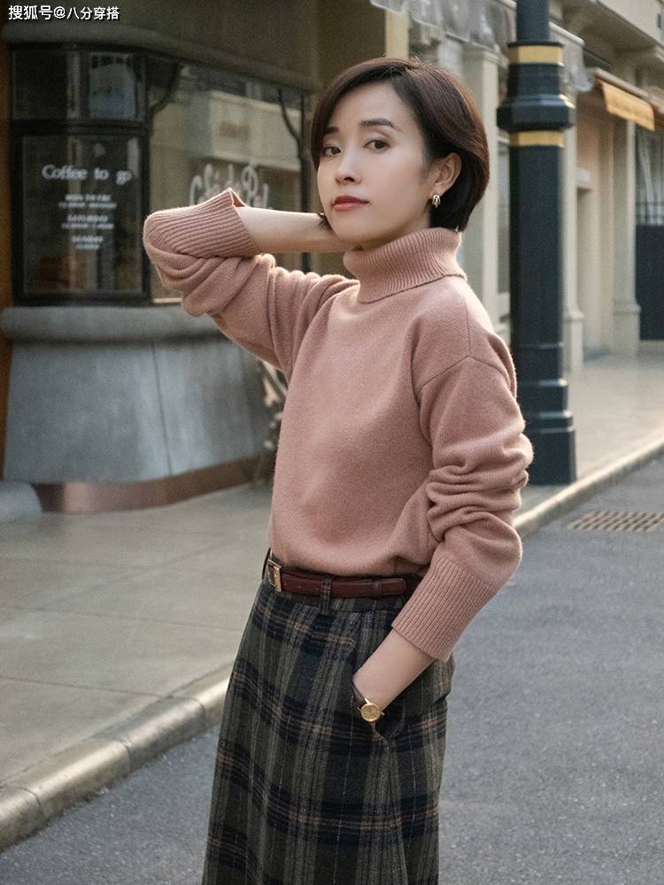显得 30+女人怎么穿优雅又时髦？看看这些针织衫，温柔优雅又显气质