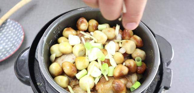 汤汁|五花肉新做法,实在太香了,不用炒,不加水,上桌吃的汤汁都不剩