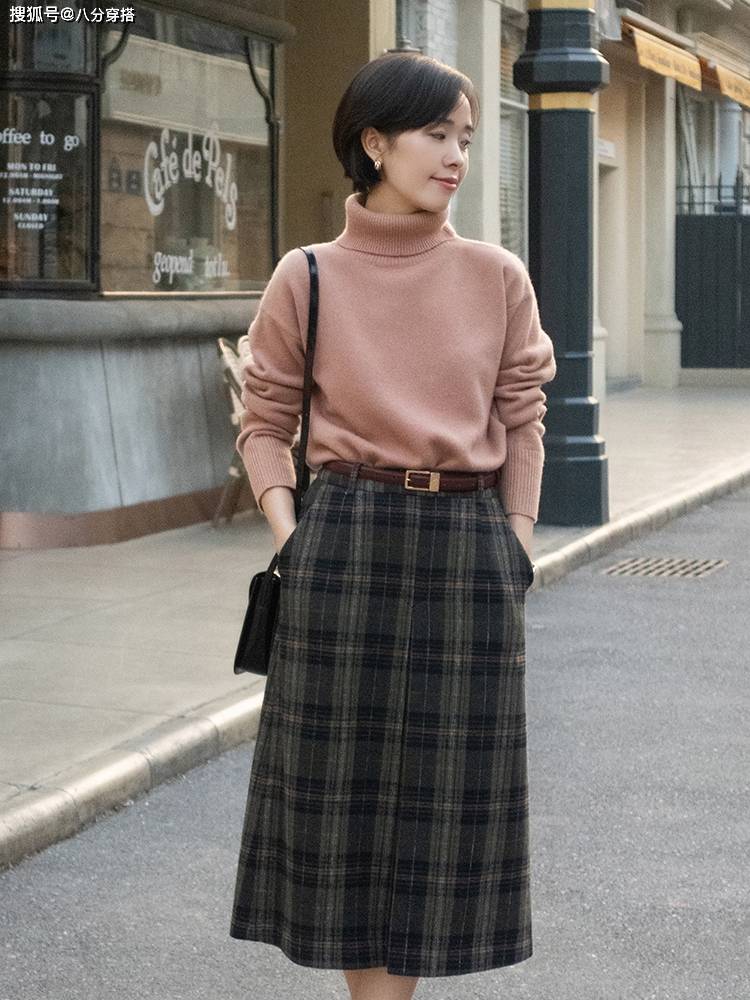 显得 30+女人怎么穿优雅又时髦？看看这些针织衫，温柔优雅又显气质