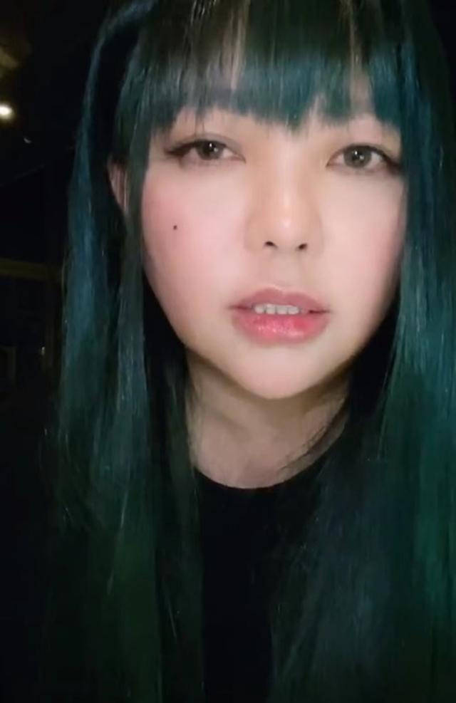 脸颊 张惠妹减肥瘦身了也不漂亮，脸颊松弛下垂，有老阿姨的感觉了！