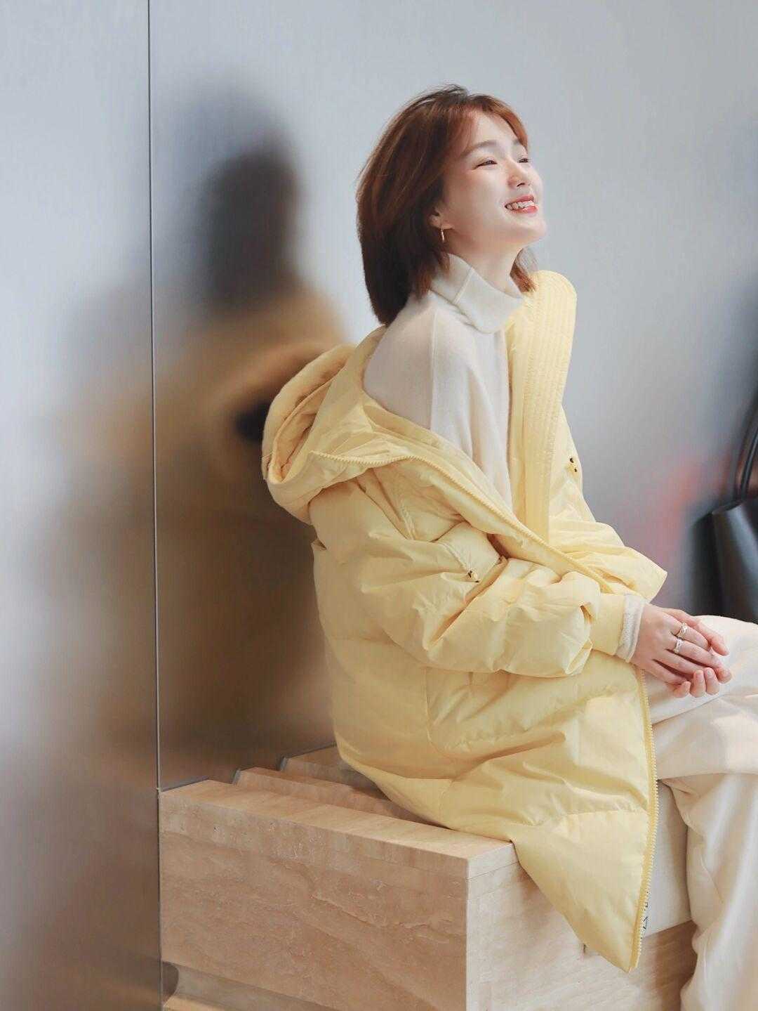 毛衣 白色毛衣到底有多好穿？和这“三”类外套搭配，效果超级棒