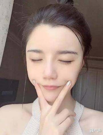 发型女人想要老得慢，维持肌肤年轻有气质，除了护肤，还要做好4件事
