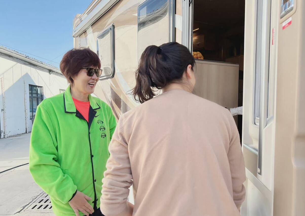 友情|师徒飙戏了！郎平携手女排前队长拍微电影，33岁二传仍美如少女