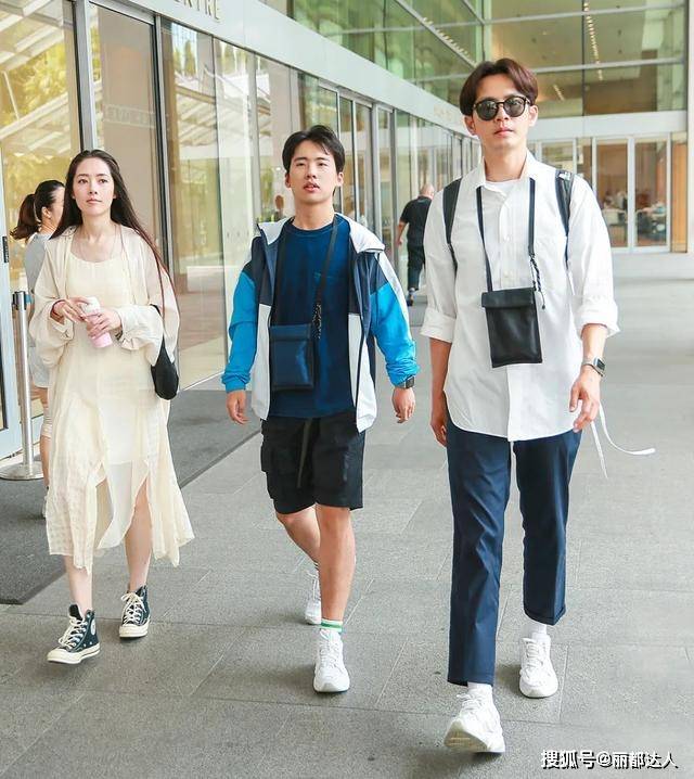 黑色 45岁钟汉良和24岁郭麒麟,看起来像同龄人,看看不老男神怎样穿的