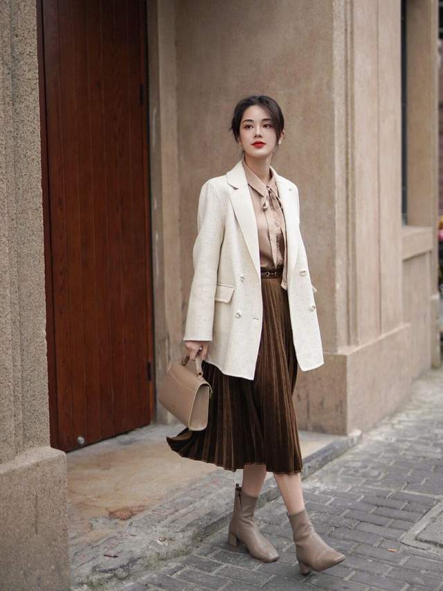 颜色 步入冬季别乱买衣服，试试“毛呢外套”，能让你轻松穿出好气质