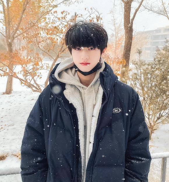 演技|朱志鑫成功出圈,登上钓系话题的科普封面,15岁的少年要火了