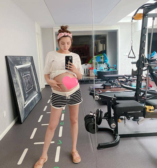 小孩孩子长相遗传父母，麦迪娜公开女儿正脸照，两人鼻型差距引热议