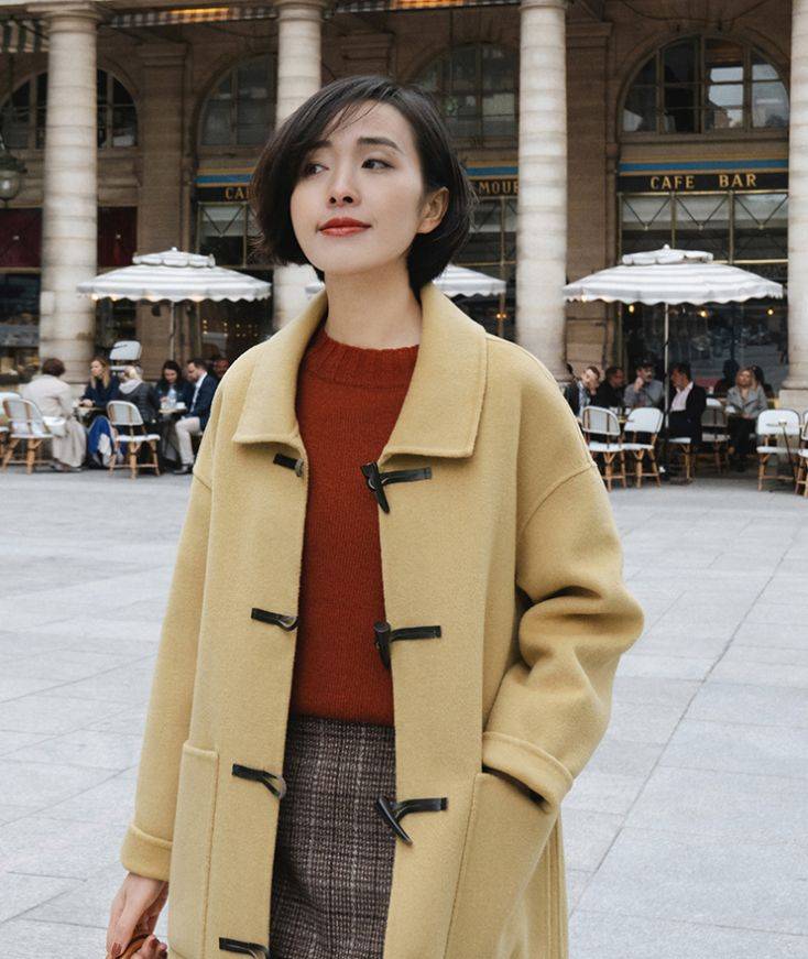 整体 秋冬穿大衣尽量少配打底裤，学时尚博主搭配半身裙，优雅更提气质