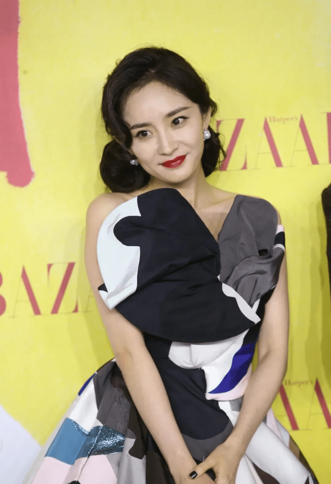 鱼尾 芭莎红毯:宋茜好惊喜、杨颖这次没得说,周笔畅和杨幂穿了个啥?