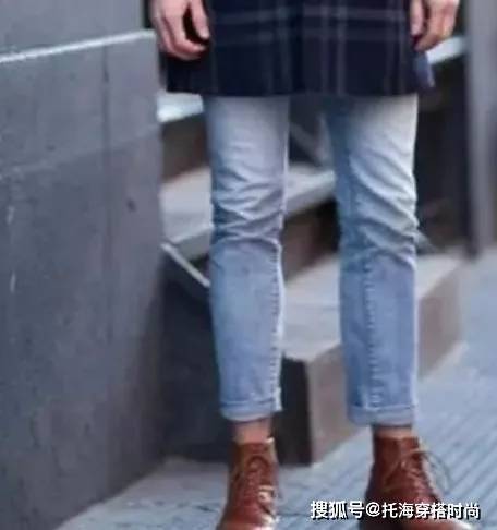 帆布鞋 男生穿牛仔裤配什么鞋好看?