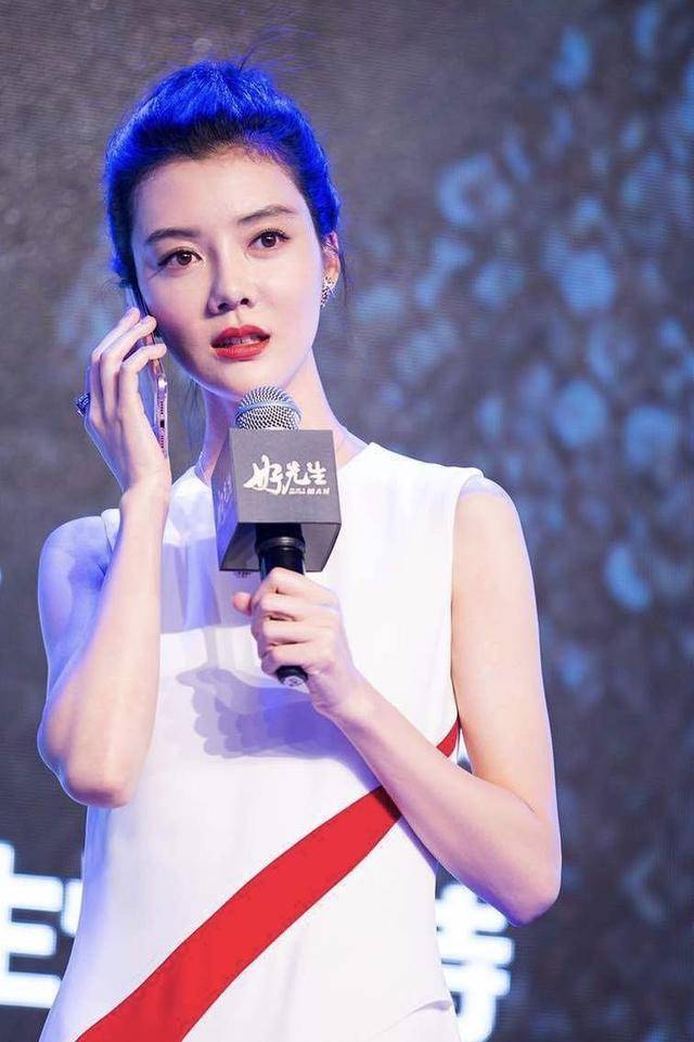 身材 有种“气质”叫车晓，白色连衣裙高级精致，简约穿搭难掩强大气场