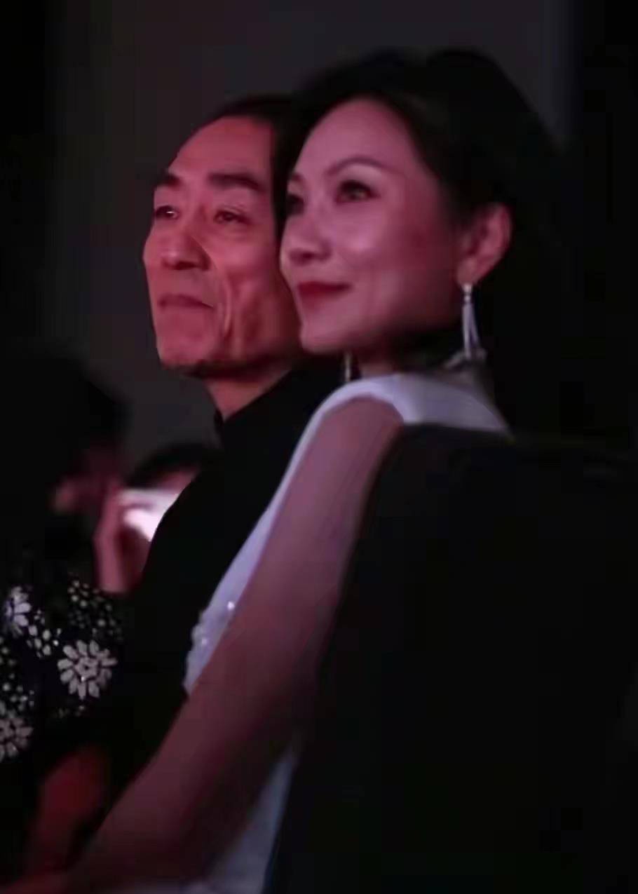 老公 张艺谋携娇妻亮相！陈婷在老公面前千娇百媚，家庭主妇变迷人洋妞