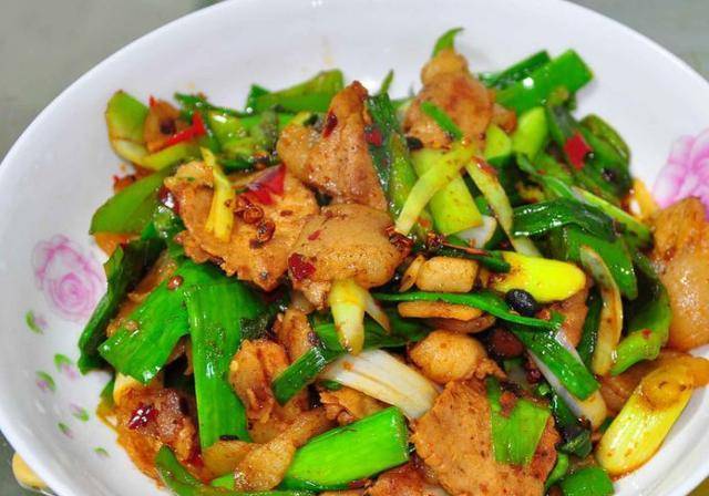 做法|想吃回锅肉不用出去买了,在家里也能轻松搞定,肥而不腻,超下饭